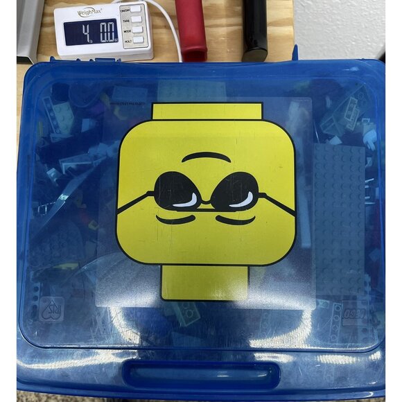 2010 LEGO Blue 13"x11"x3" STORAGE CASE Bin Minifig Head Sunglasses + Bricks 4lbs - Picture 6 of 6